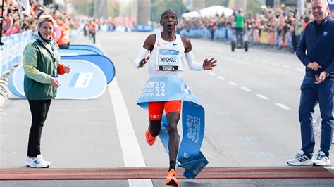 eliud Kipchoge wears